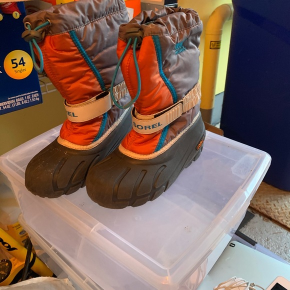 Sorel Snow Boots size 2 - Picture 2 of 2